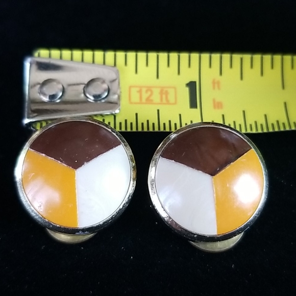 Vintage 1970s Earth Tone Inlaid Clip Earrings Gold Tone - Picture 10 of 16